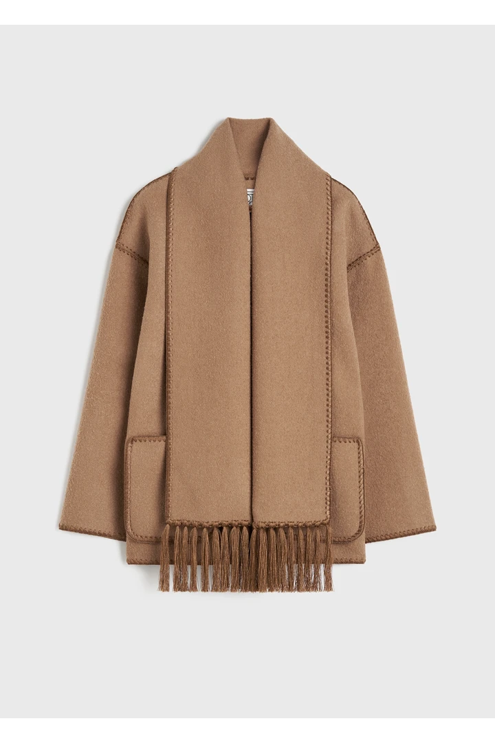 TOTEME 엠브로이더드 스카프 재킷 카멜의 카멜컬러 4번쨰 이미지입니다.