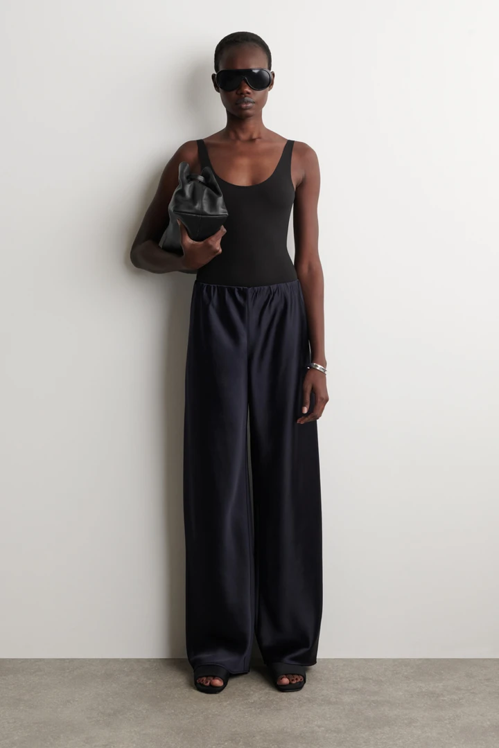 COS default image 23 of 블루 in 새틴 와이드 레그 트라우저