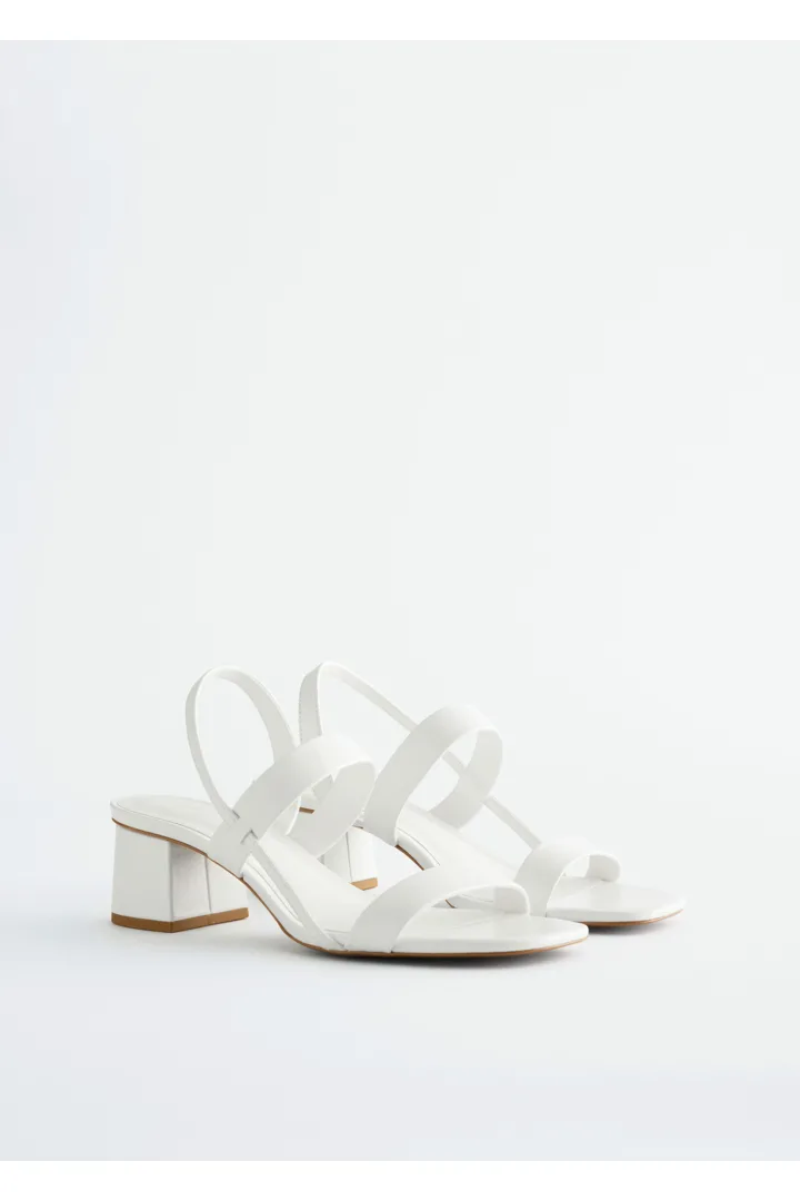 앤아더스토리즈 스트래피 블록 힐 샌들의 화이트컬러 Product입니다.