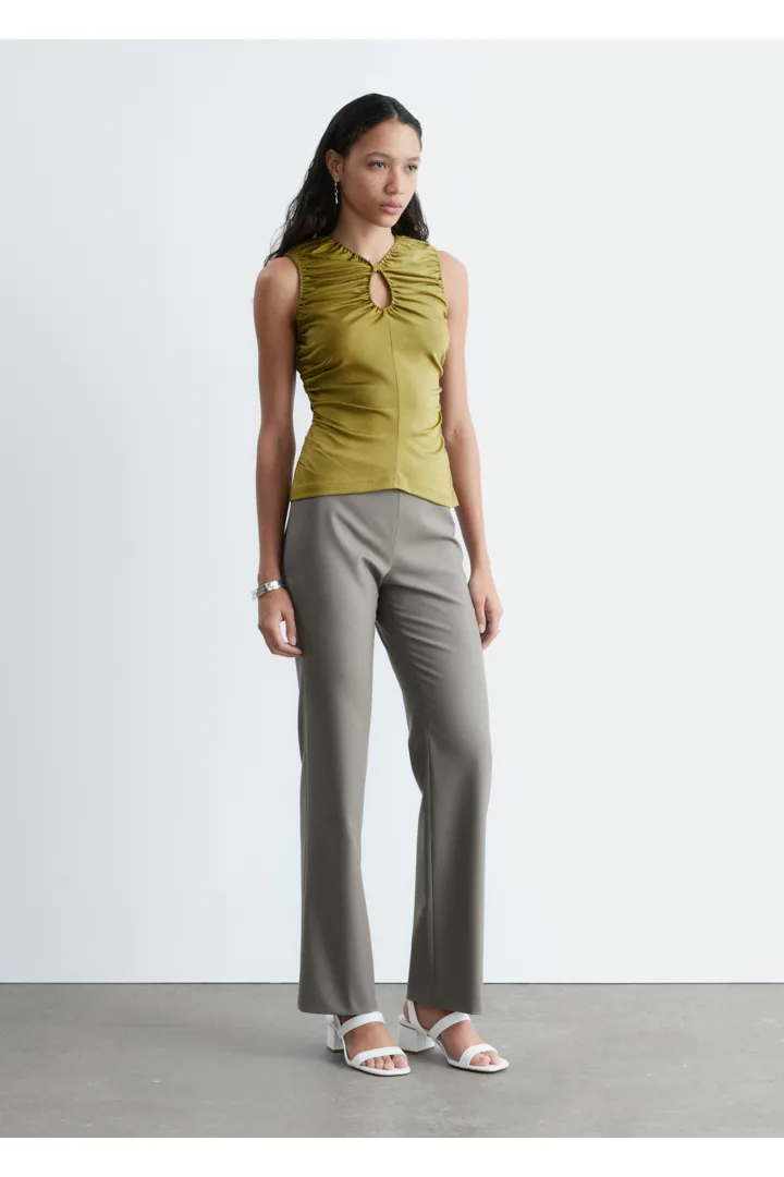 앤아더스토리즈 스트래피 블록 힐 샌들의 화이트컬러 ECOMLook입니다.