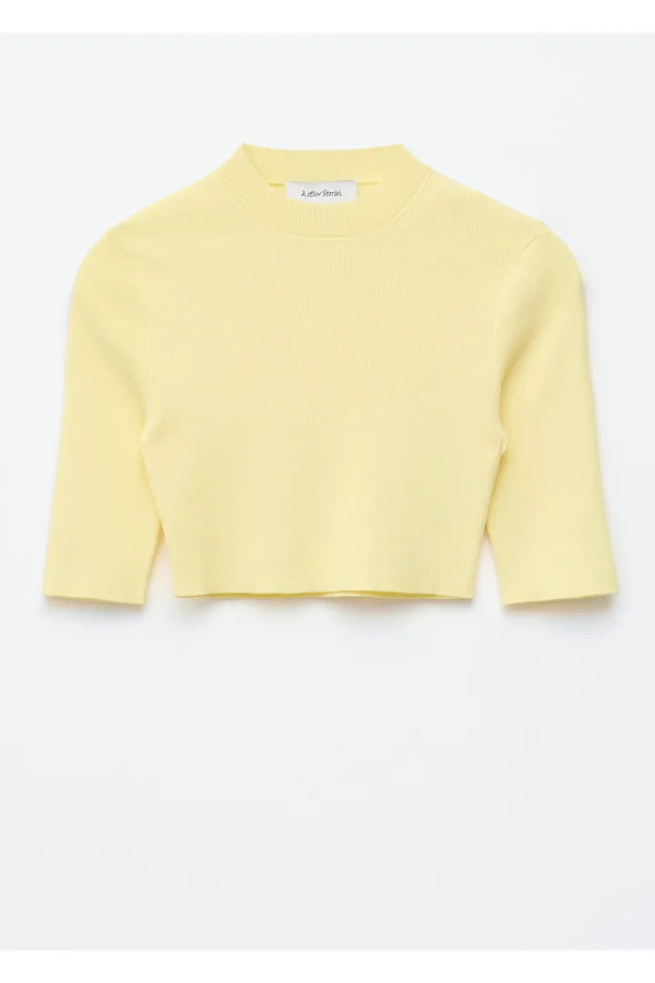 앤아더스토리즈 슬림 핏 크롭 티셔츠의 파스텔 옐로우컬러 Product입니다.