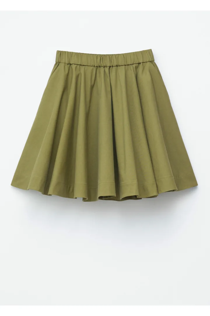 앤아더스토리즈 플레어 니 렝스 스커트의 그린컬러 Product입니다.