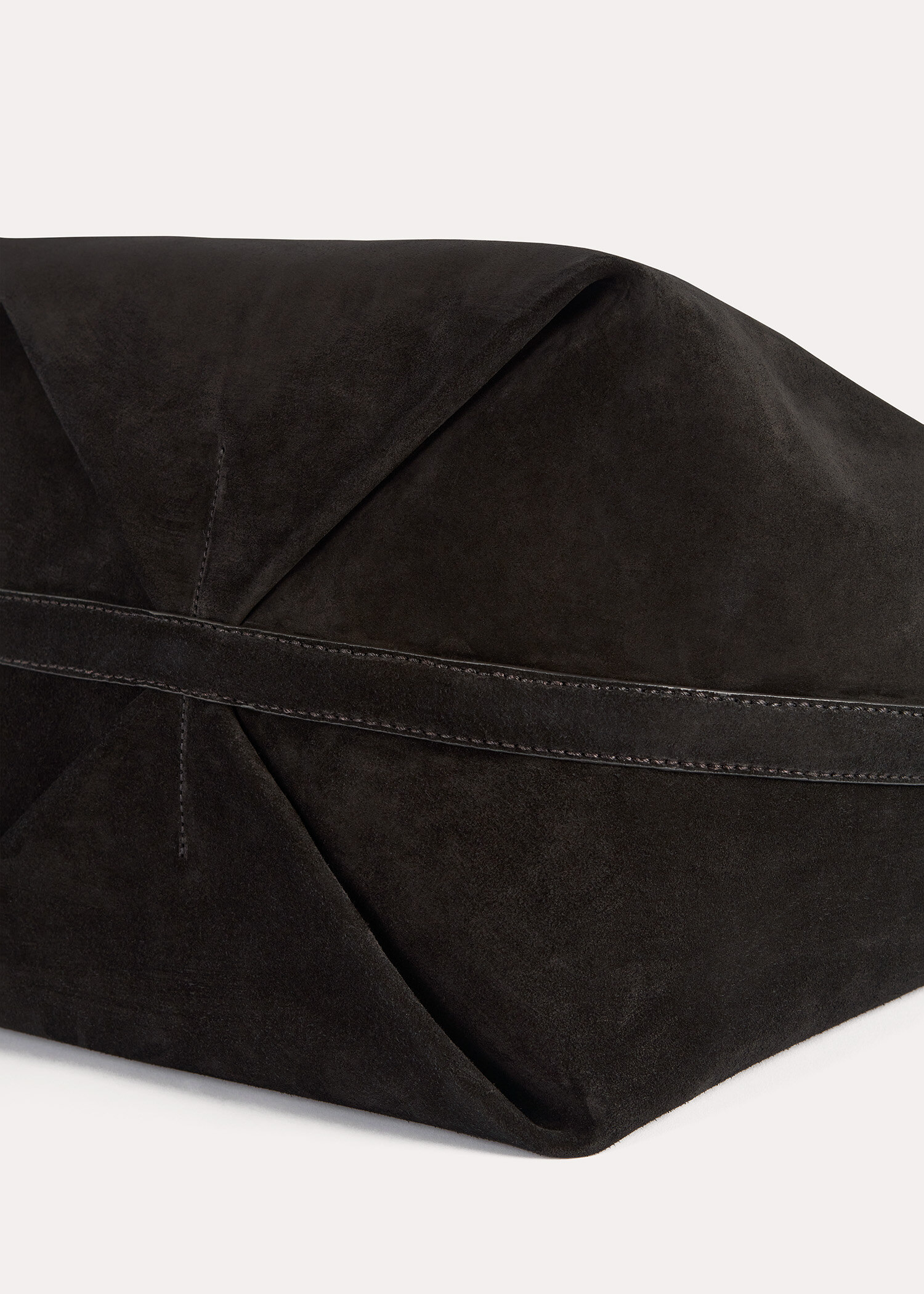 TOTEME 벨티드 토트백 에스프레소의 에스프레소컬러 5번쨰 이미지입니다.