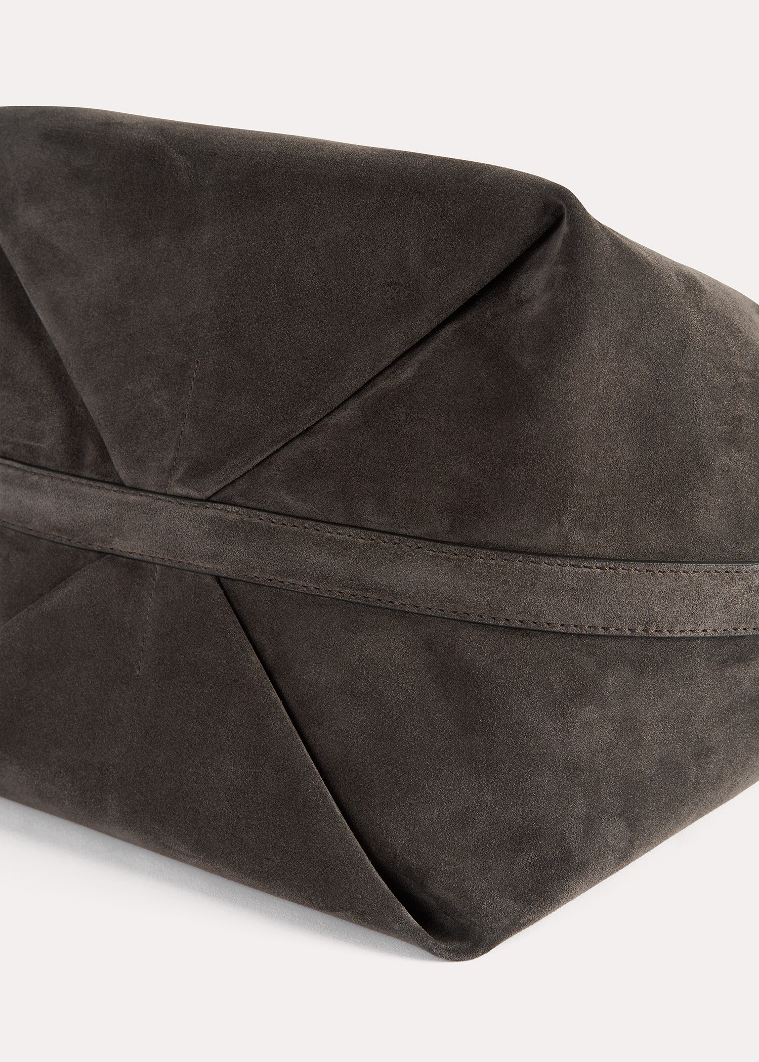 TOTEME 벨티드 토트백 그레니트의 그레니트컬러 5번쨰 이미지입니다.