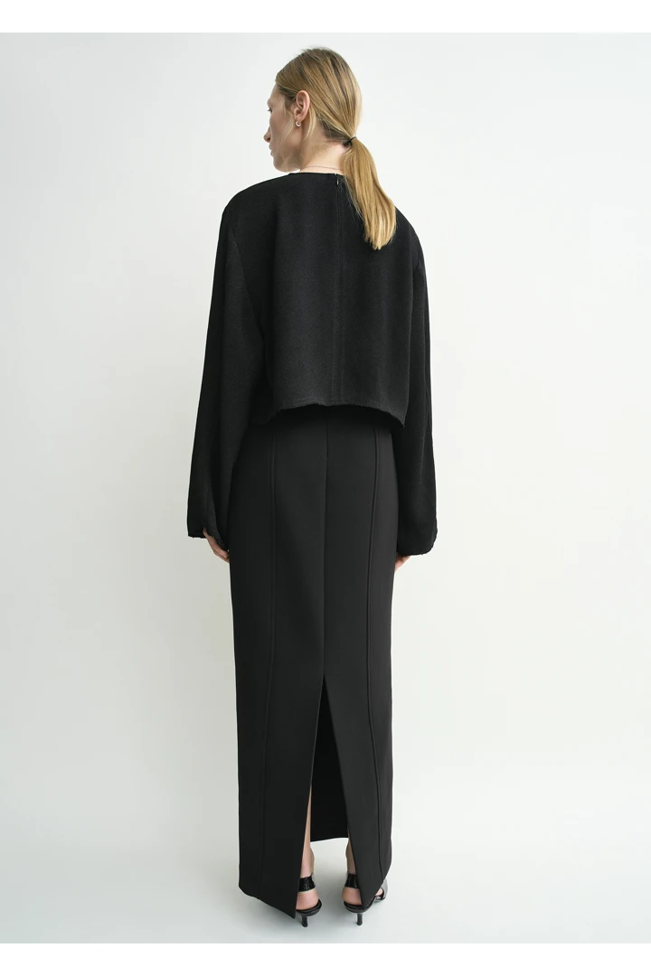 TOTEME 크롭트 세이블 블라우스 블랙의 블랙컬러 2번쨰 이미지입니다.