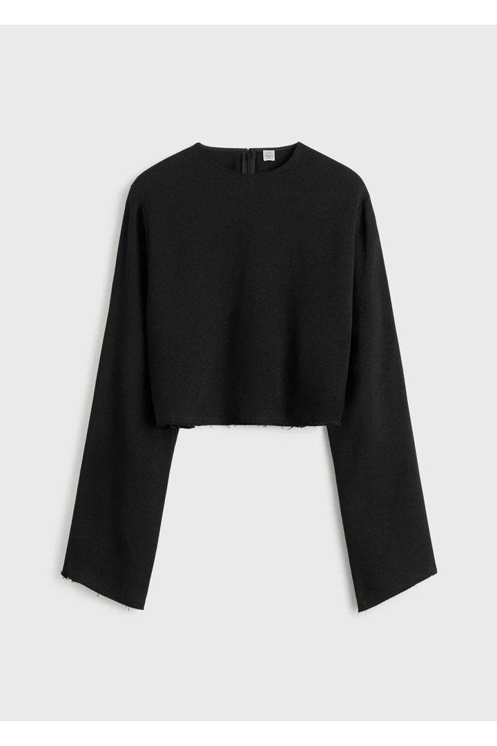 TOTEME 크롭트 세이블 블라우스 블랙의 블랙컬러 4번쨰 이미지입니다.