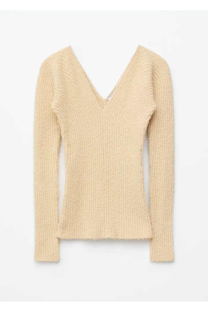 앤아더스토리즈 립 니트 V 넥 탑의 버터 옐로우컬러 Product입니다.