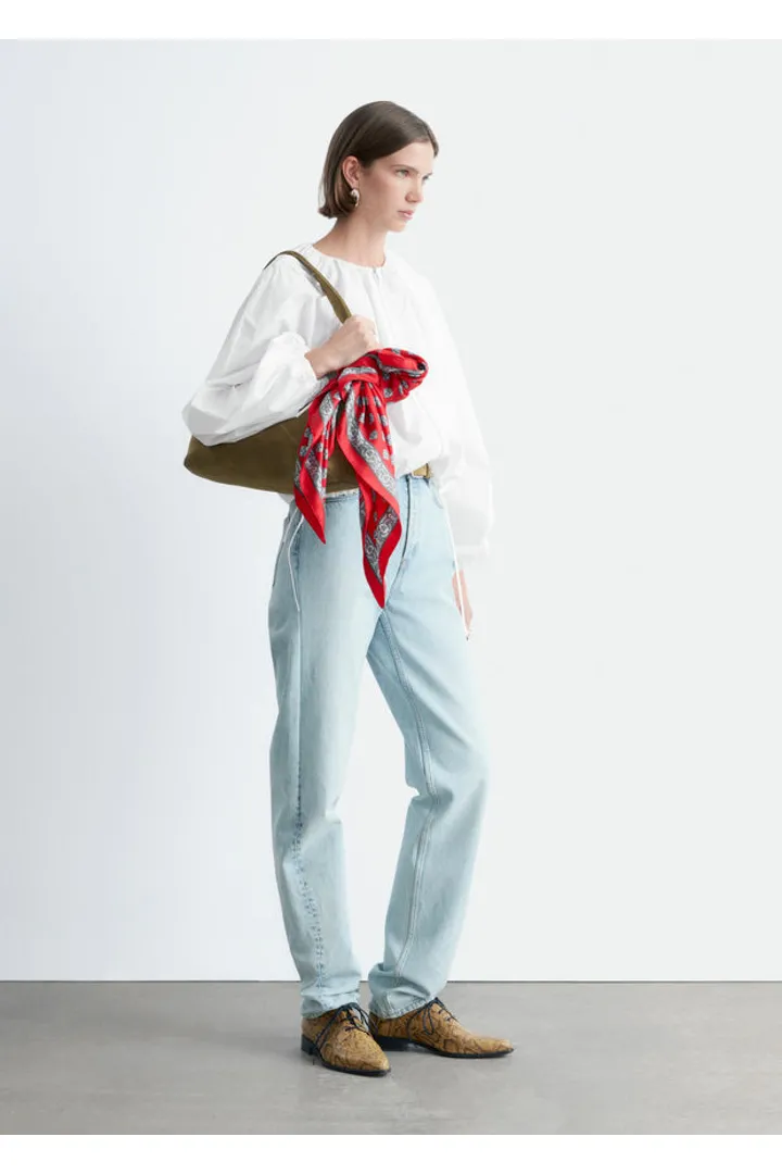 앤아더스토리즈 코튼 포플린 지퍼 프런트 블라우스의 화이트컬러 ECOMLook입니다.