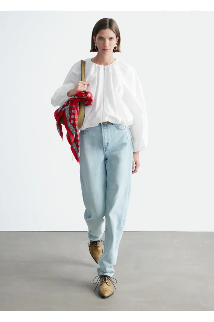 앤아더스토리즈 코튼 포플린 지퍼 프런트 블라우스의 화이트컬러 ECOMLook입니다.