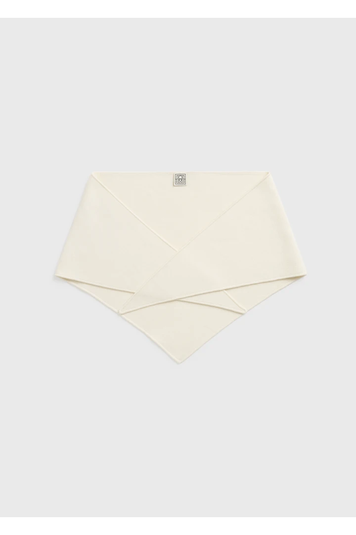 TOTEME 트라이앵글 울 스카프 에크루의 에크루컬러 0번쨰 이미지입니다.