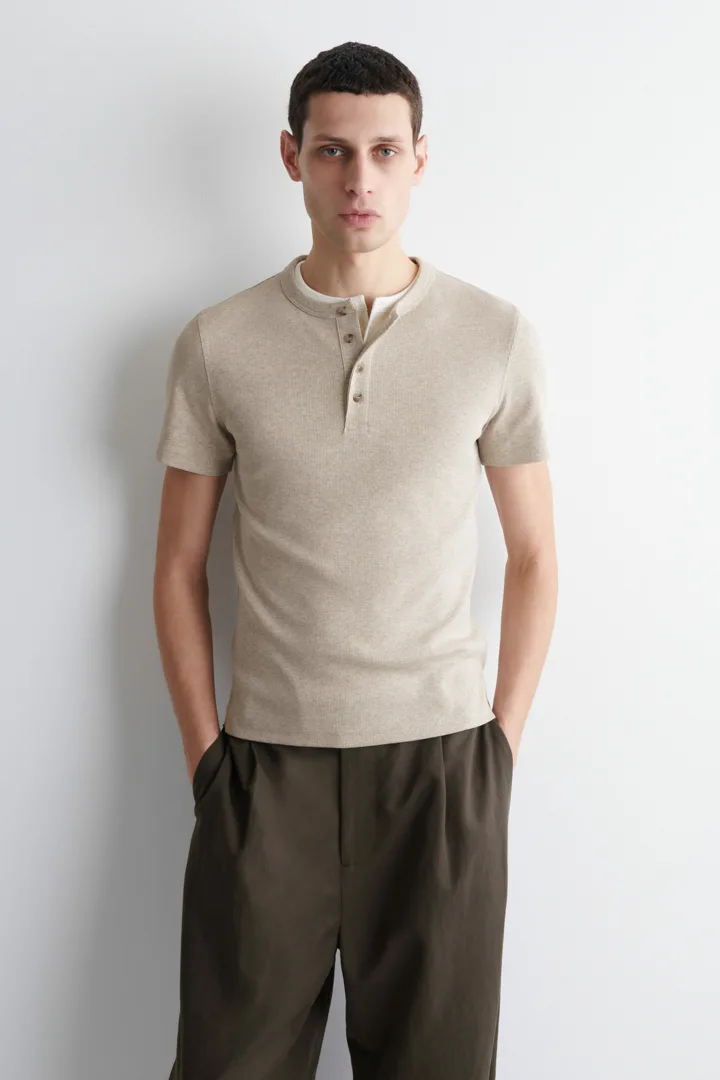 COS default image 0 of 베이지 멜란지 in 슬림 리브드 헨리 티셔츠