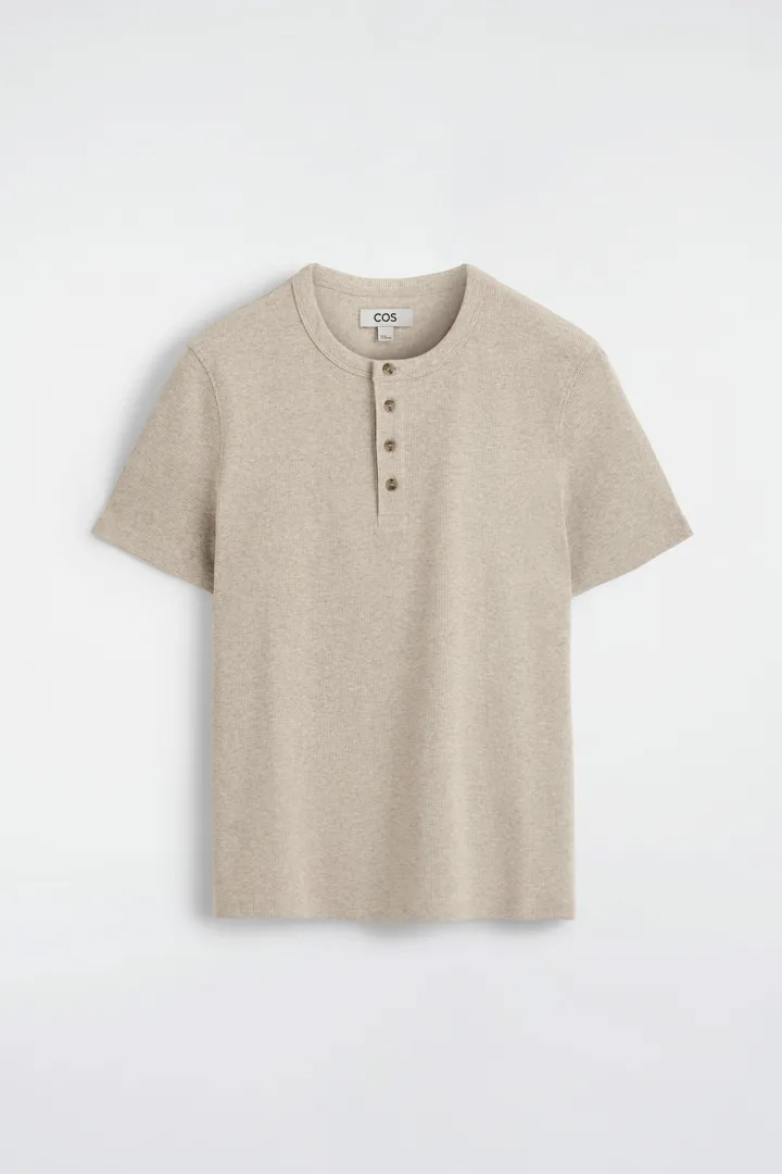 COS default image 1 of 베이지 in 슬림 리브드 헨리 티셔츠