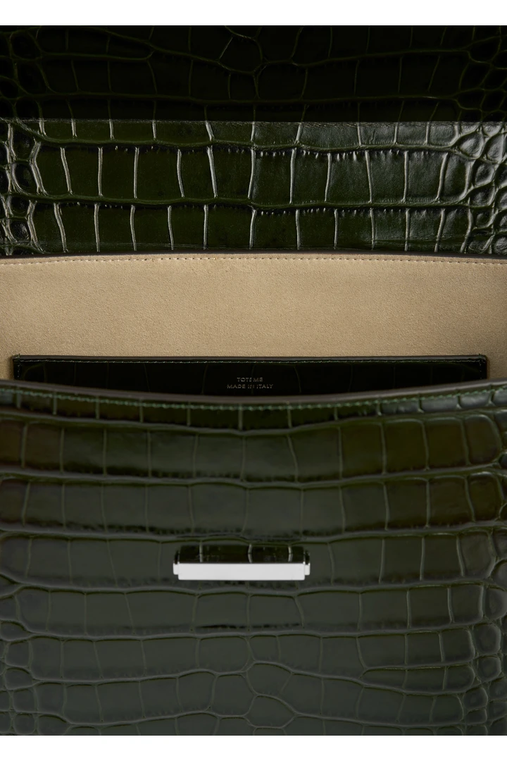 TOTEME 클립 크로커 엠보스드 탑 핸들 다크 그린의 다크 그린컬러 5번쨰 이미지입니다.