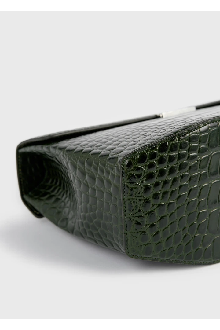 TOTEME 클립 크로커 엠보스드 탑 핸들 다크 그린의 다크 그린컬러 6번쨰 이미지입니다.