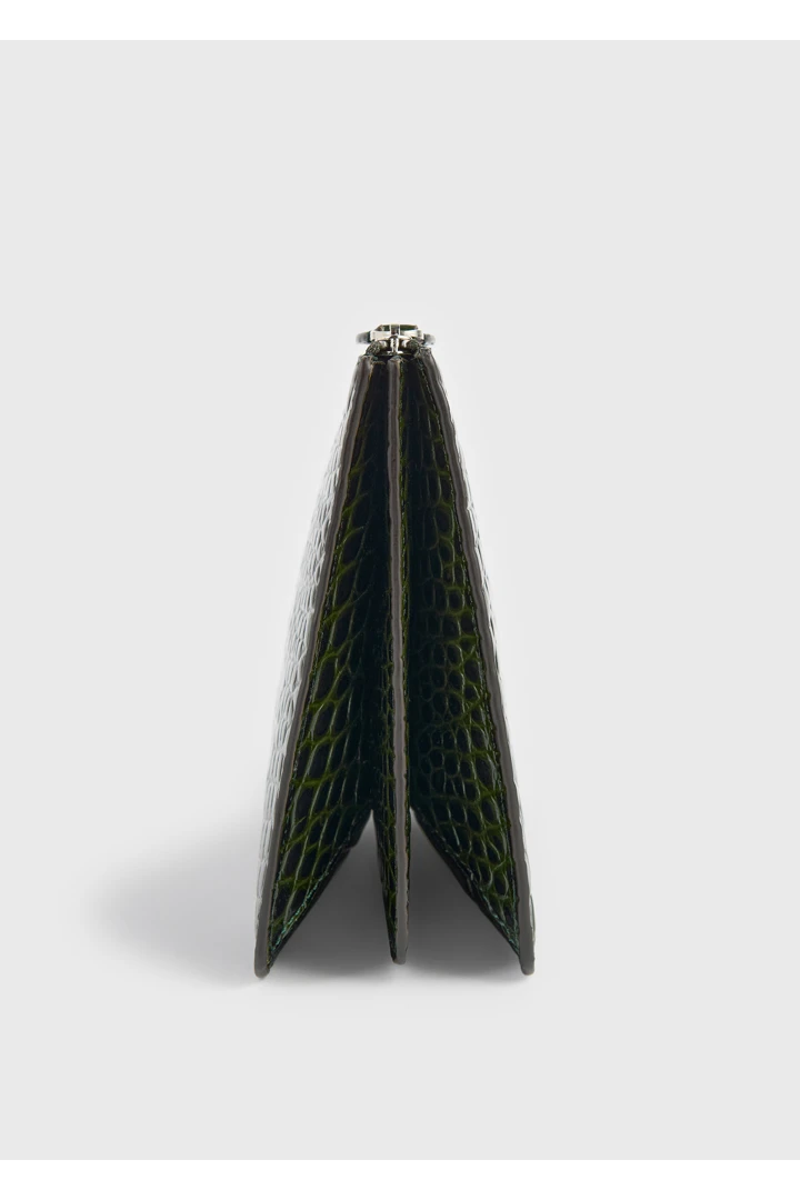 TOTEME 쓰리폴드 크로커 엠보스드 클러치 다크 그린의 다크 그린컬러 6번쨰 이미지입니다.