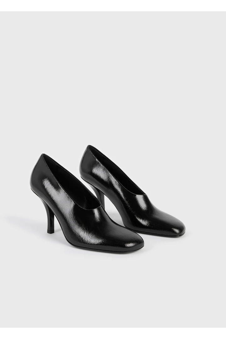 TOTEME 컨투어 나플락 펌프스 블랙의 블랙컬러 3번쨰 이미지입니다.