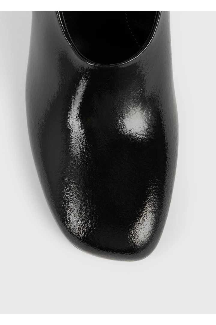 TOTEME 컨투어 나플락 펌프스 블랙의 블랙컬러 4번쨰 이미지입니다.