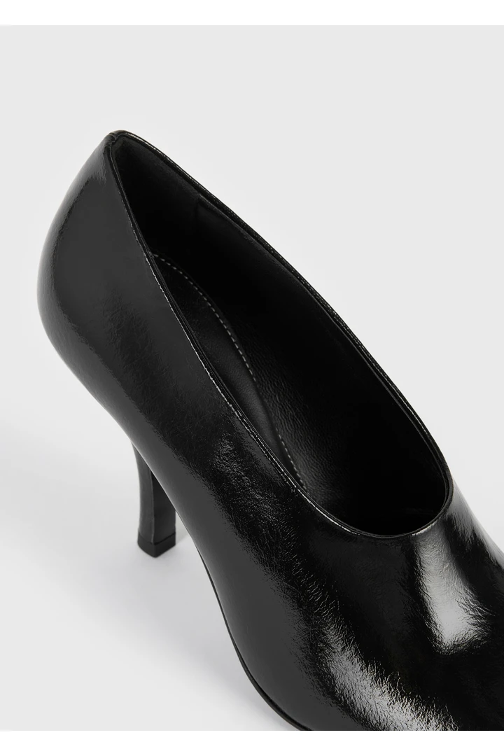 TOTEME 컨투어 나플락 펌프스 블랙의 블랙컬러 5번쨰 이미지입니다.