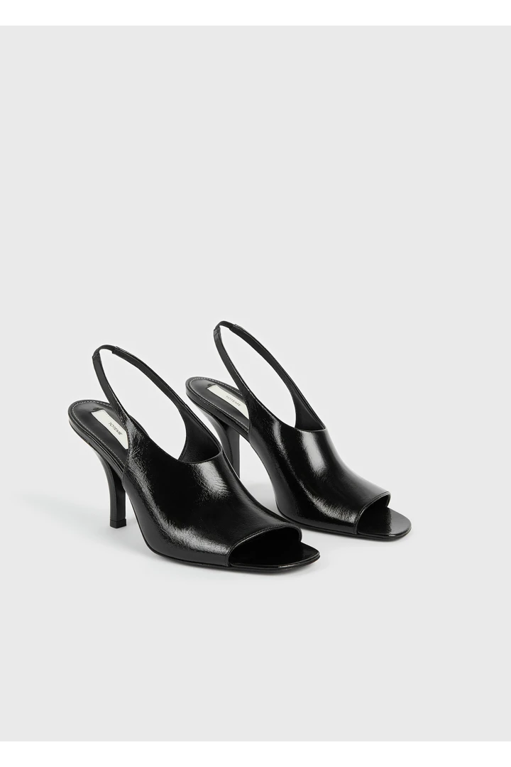 TOTEME 컨투어 나플락 슬링백 블랙의 블랙컬러 3번쨰 이미지입니다.