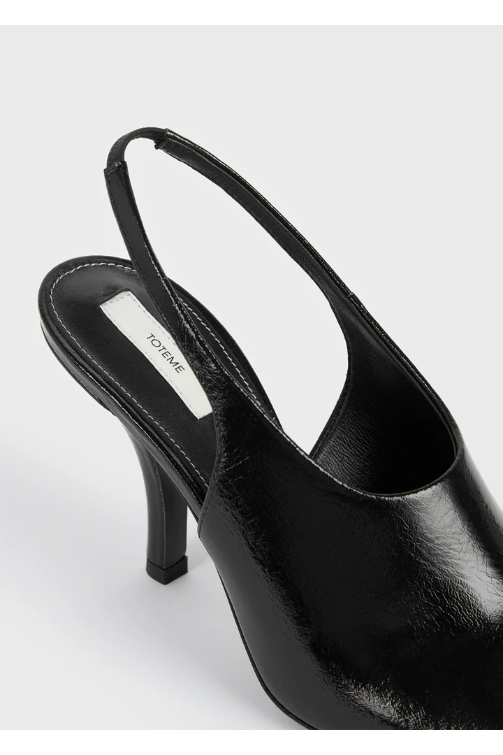 TOTEME 컨투어 나플락 슬링백 블랙의 블랙컬러 5번쨰 이미지입니다.