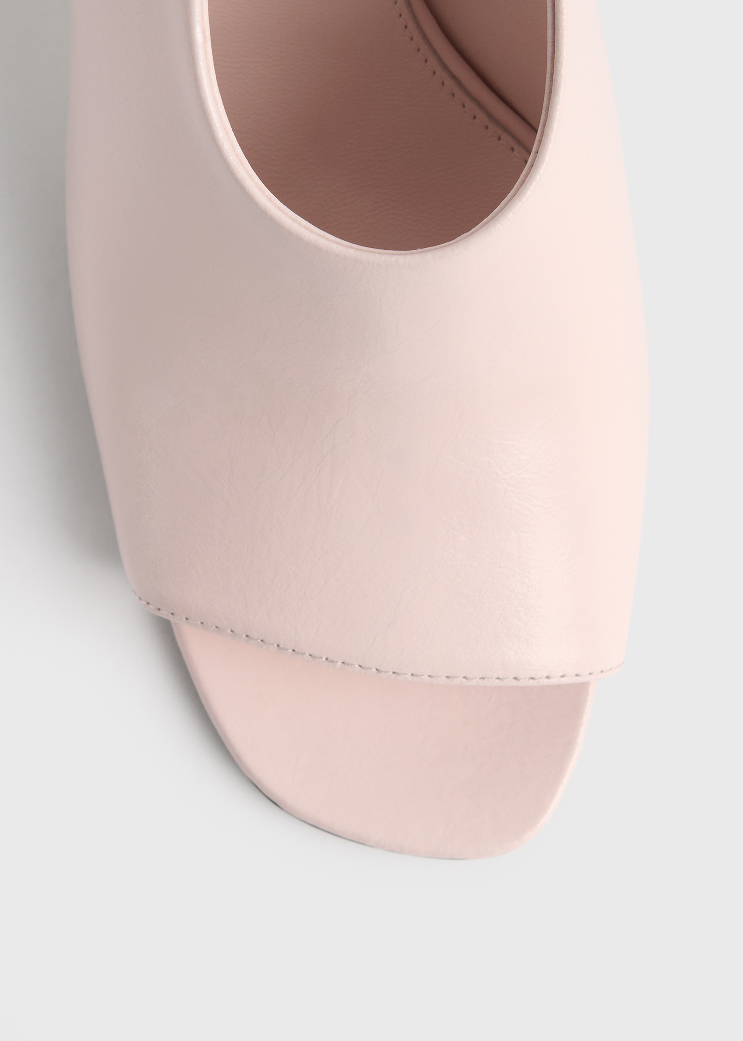 TOTEME 컨투어 나플락 슬링백 플라밍고의 플라밍고컬러 4번쨰 이미지입니다.