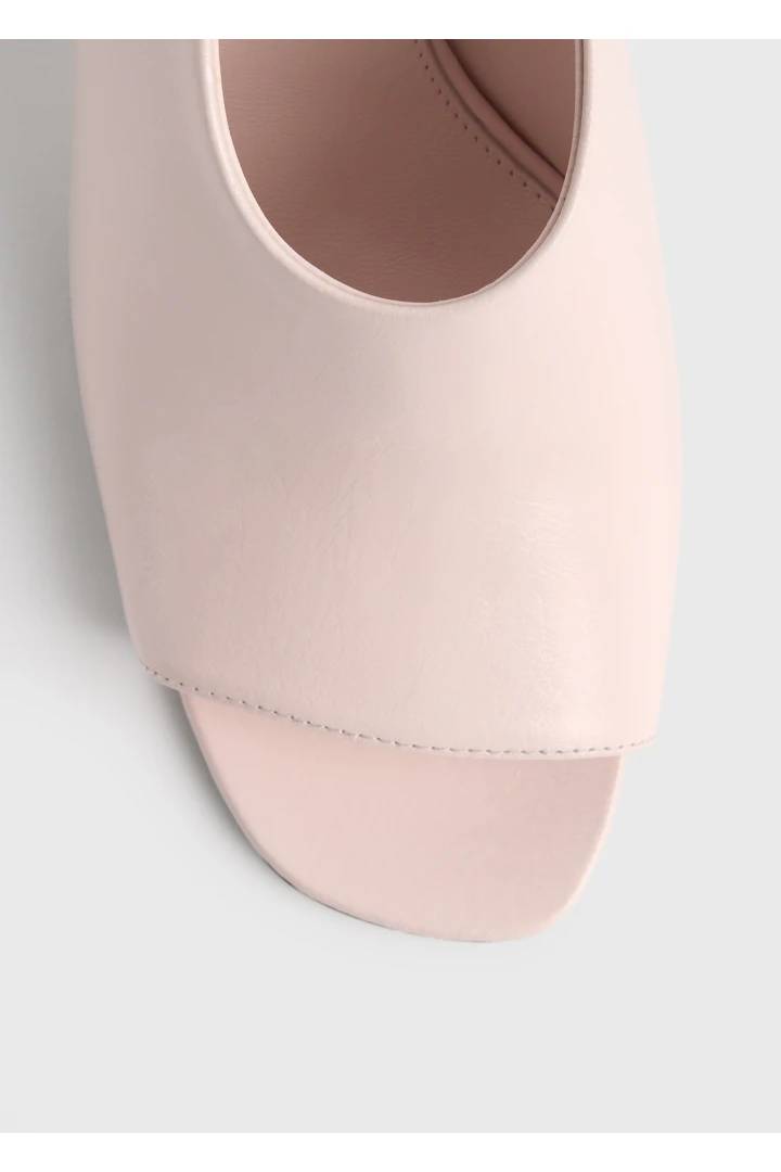 TOTEME 컨투어 나플락 슬링백 플라밍고의 플라밍고컬러 4번쨰 이미지입니다.