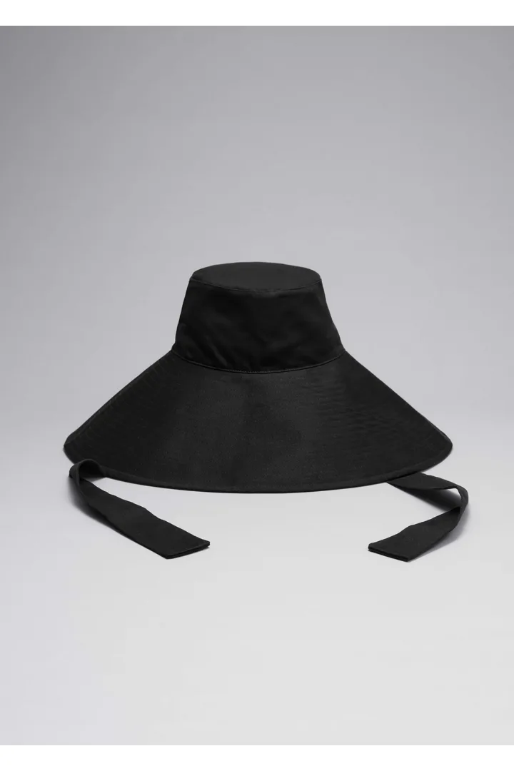 앤아더스토리즈 코튼 캔버스 선 햇의 블랙컬러 Product입니다.