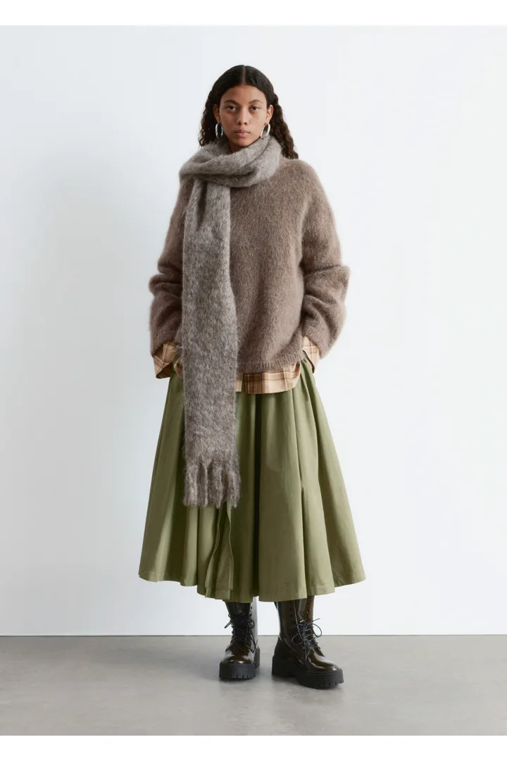 앤아더스토리즈 모헤어 블렌드 스웨터의 몰컬러 ECOMLook입니다.