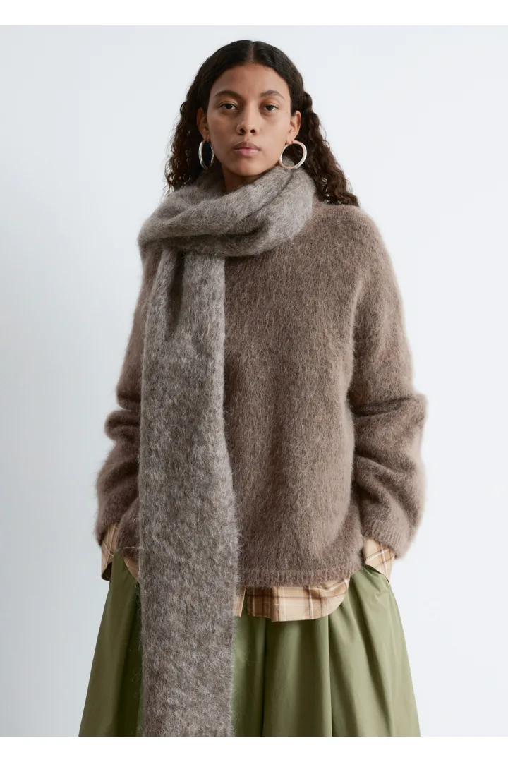 앤아더스토리즈 모헤어 블렌드 스웨터의 몰컬러 ECOMLook입니다.