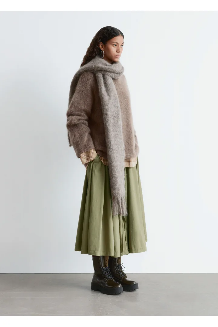 앤아더스토리즈 모헤어 블렌드 스웨터의 몰컬러 ECOMLook입니다.