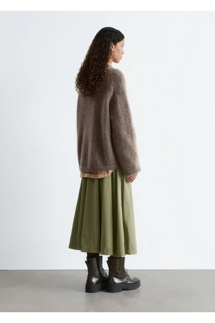 앤아더스토리즈 모헤어 블렌드 스웨터의 몰컬러 ECOMLook입니다.