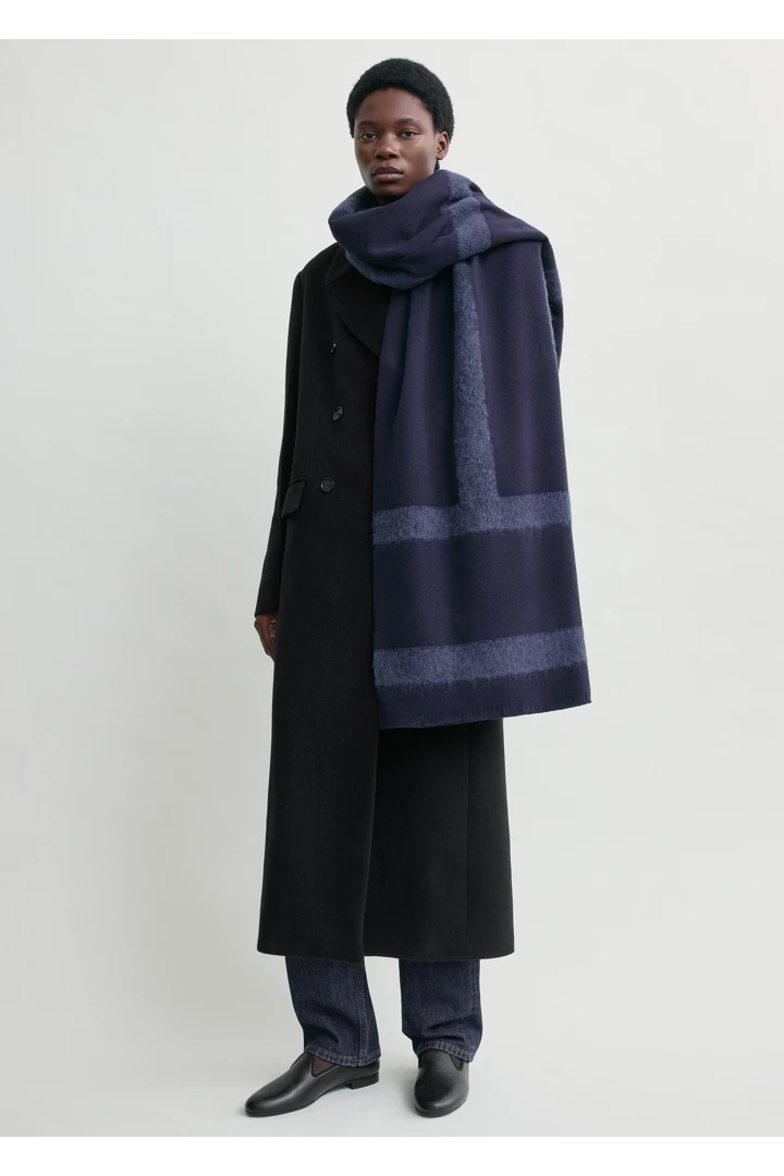 TOTEME 모노그램 트윌 스카프 네이비의 네이비컬러 0번쨰 이미지입니다.