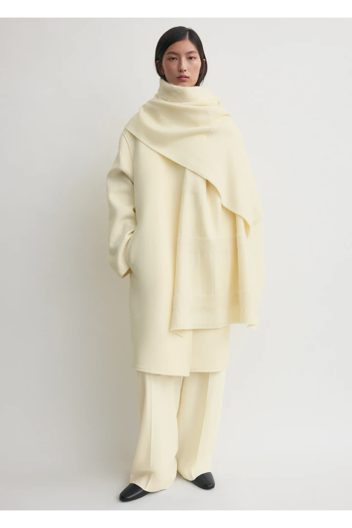 TOTEME 모노그램 트윌 스카프 오프 화이트의 오프 화이트컬러 0번쨰 이미지입니다.