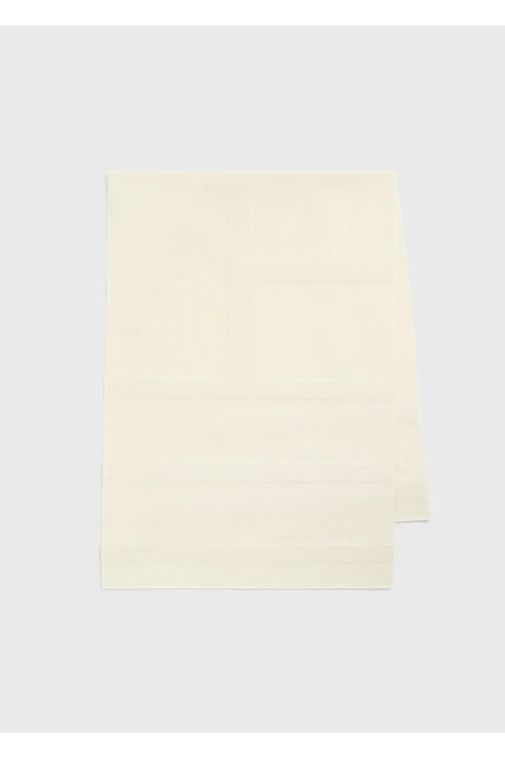 TOTEME default image 22 of 화이트 in 모노그램 트윌 스카프 오프 화이트