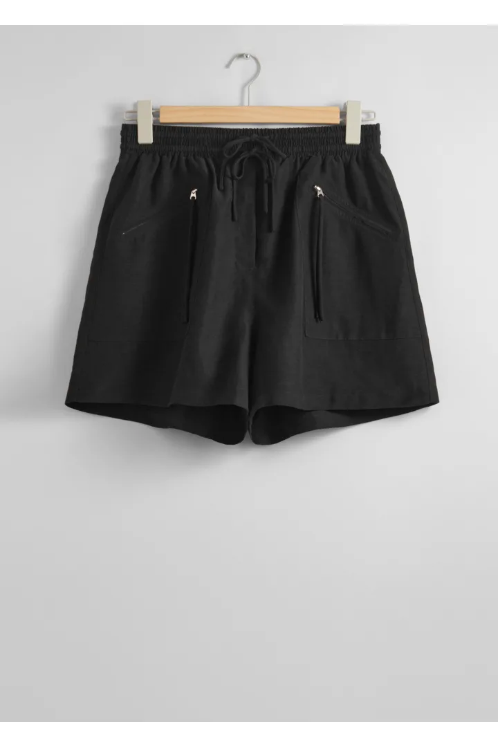 앤아더스토리즈 유틸리티 쇼츠의 블랙컬러 Product입니다.