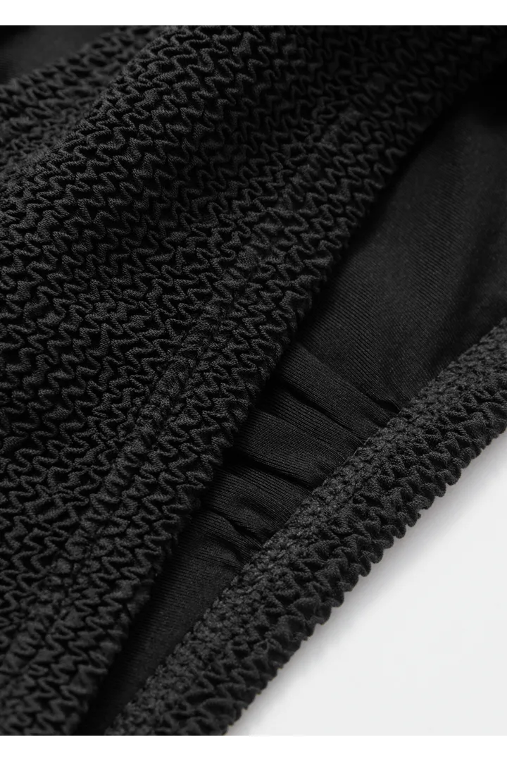 앤아더스토리즈 텍스처드 스퀘어 넥 비키니 탑의 블랙컬러 Detail입니다.