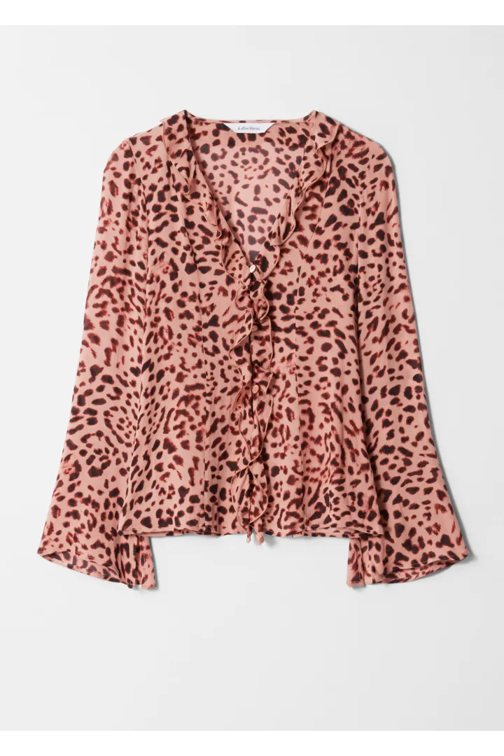 앤아더스토리즈 V 넥 러플 블라우스의 레오파드 프린트컬러 Product입니다.