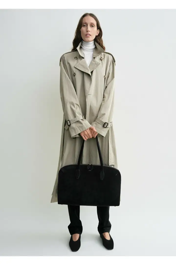 TOTEME 크리스프 썸머 트렌치 클레이의 클레이컬러 1번쨰 이미지입니다.