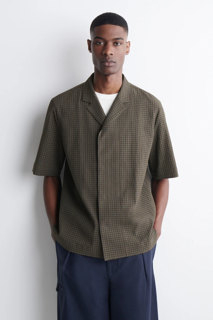 COS default image 17 of 그레이 in 시어서커 리조트 셔츠