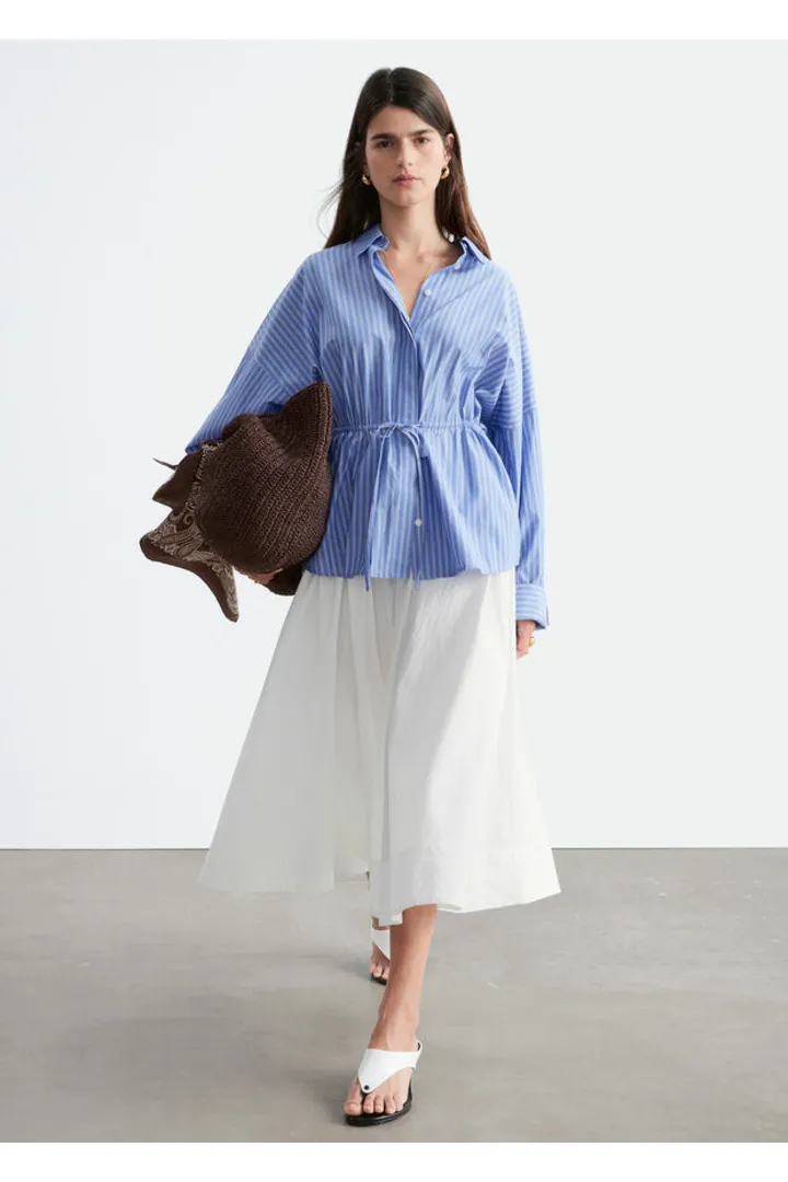 앤아더스토리즈 코튼 포플린 드로스트링 셔츠 의 블루, 스트라이프컬러 ECOMLook입니다.