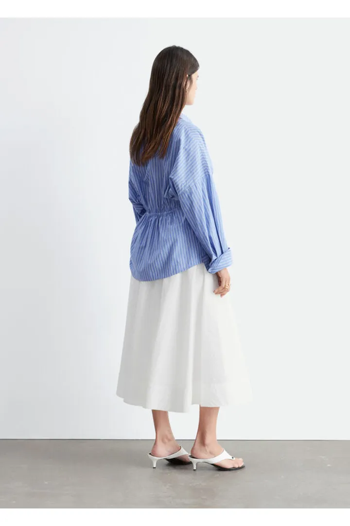 앤아더스토리즈 코튼 포플린 드로스트링 셔츠 의 블루, 스트라이프컬러 ECOMLook입니다.