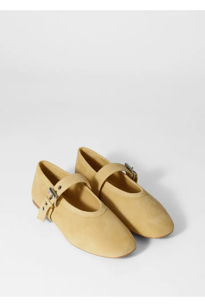 앤아더스토리즈 메리 제인 발레 플랫의 옐로우 스웨이드컬러 Product입니다.