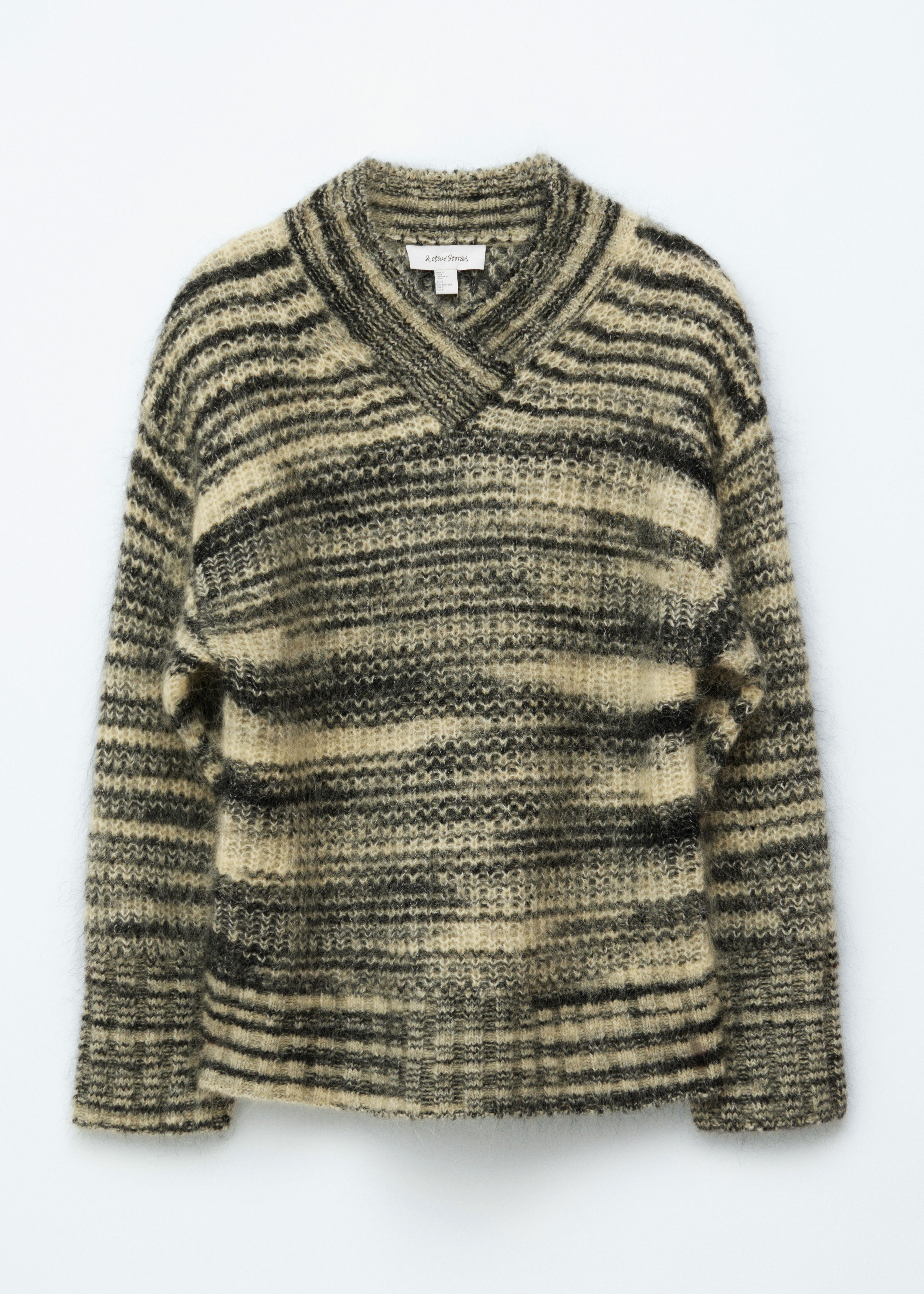 앤아더스토리즈 모헤어 블렌드 V 넥 스웨터의 블랙-베이지 멜란지컬러 Product입니다.