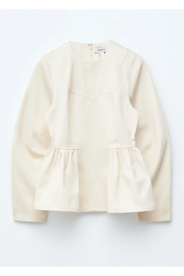 앤아더스토리즈 코튼 페플럼 탑의 크림컬러 Product입니다.