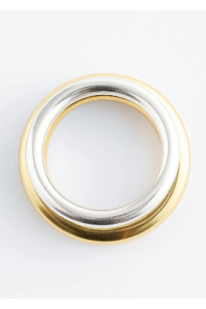 앤아더스토리즈 투 톤 스컬프처럴 링의 골드, 실버컬러 Product입니다.