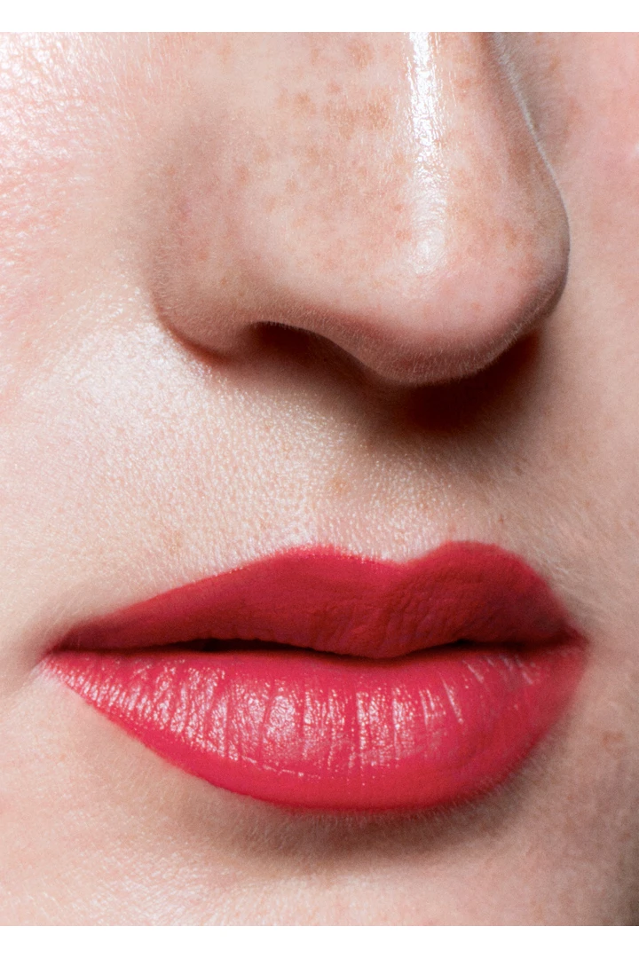 앤아더스토리즈 매트 립 컬러의 스트로베리 플레임컬러 ECOMLook입니다.