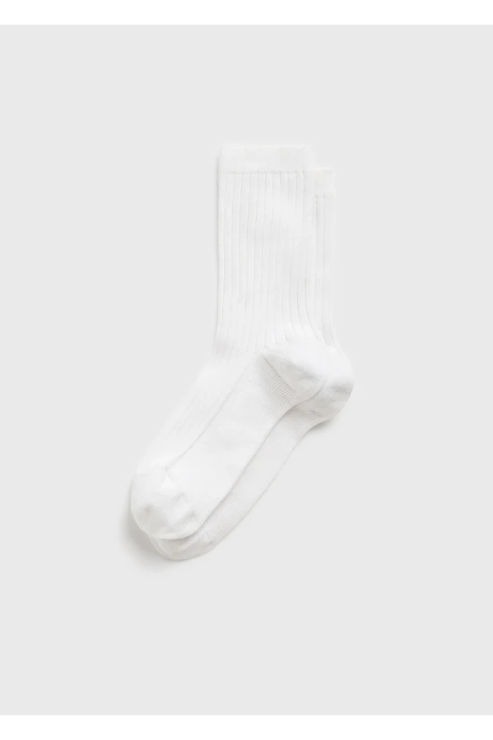 TOTEME 크루 삭스 화이트의 화이트컬러 0번쨰 이미지입니다.