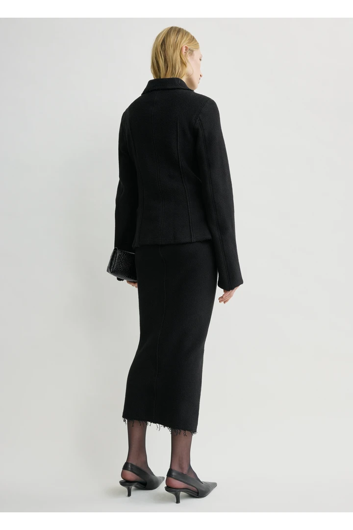 TOTEME 로우 헴 코튼 재킷 블랙의 블랙컬러 2번쨰 이미지입니다.