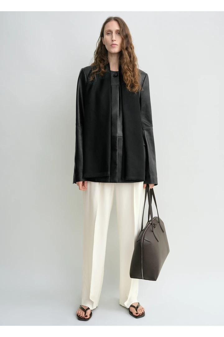 TOTEME 칼라리스 레더 재킷 블랙의 블랙컬러 0번쨰 이미지입니다.