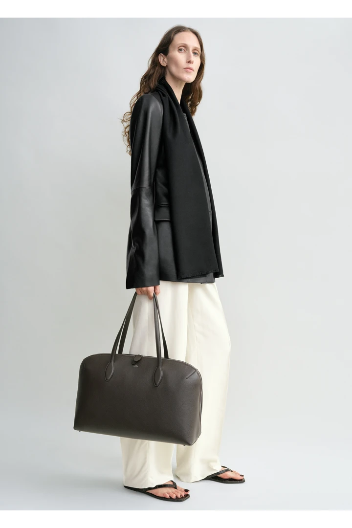 TOTEME 칼라리스 레더 재킷 블랙의 블랙컬러 1번쨰 이미지입니다.